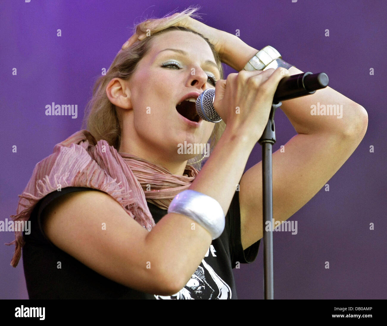 Singer of German pop-band Juli, Eva Briegel, performs during  Baden-Wuerttemberg's largest free music festival 'Arena of Pop' at Mannheim  Palace Square in Mannheim, Germany, 28 July 2007. The concert is carried by