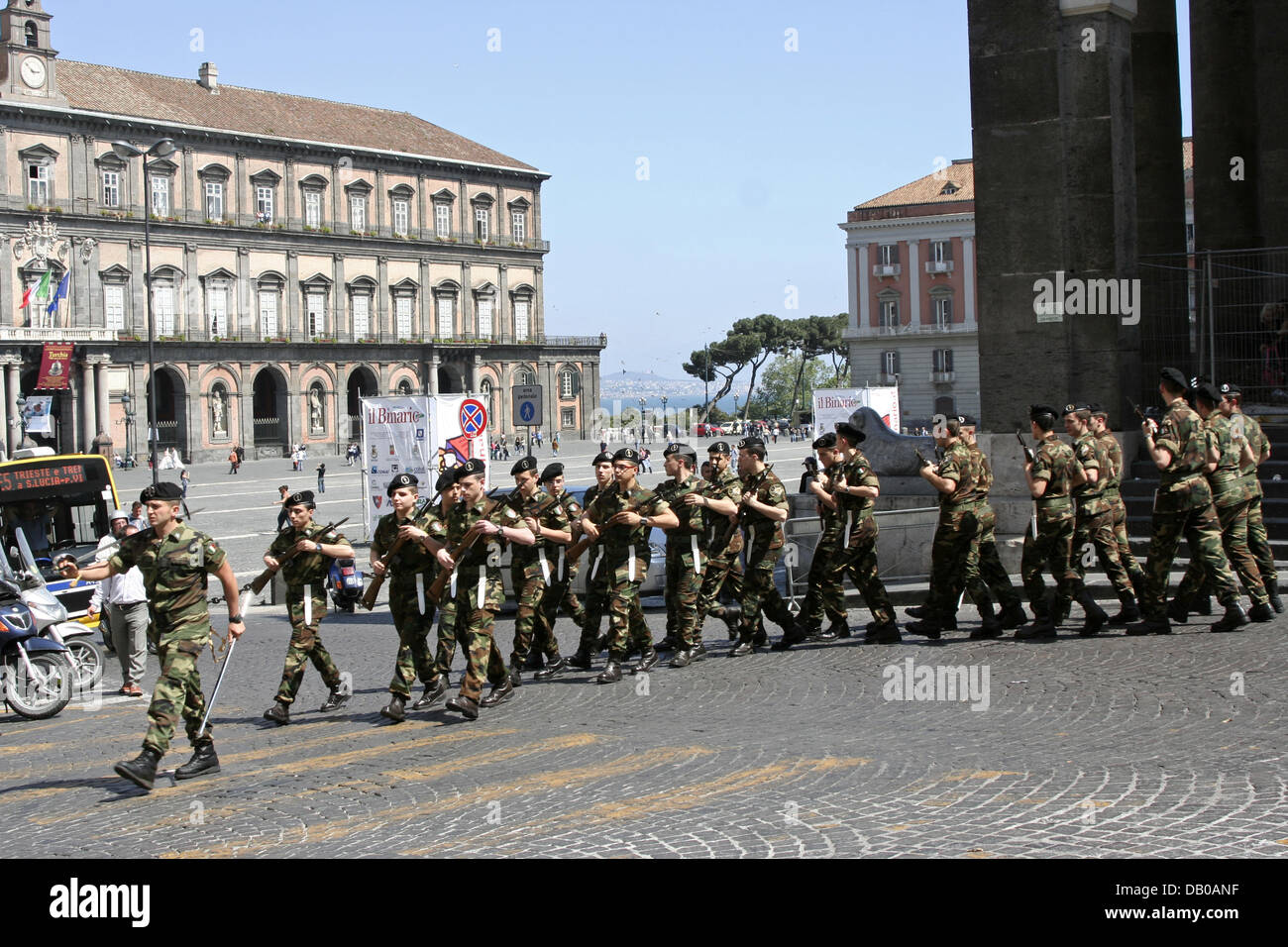 Military marches hires stock photography and images Alamy