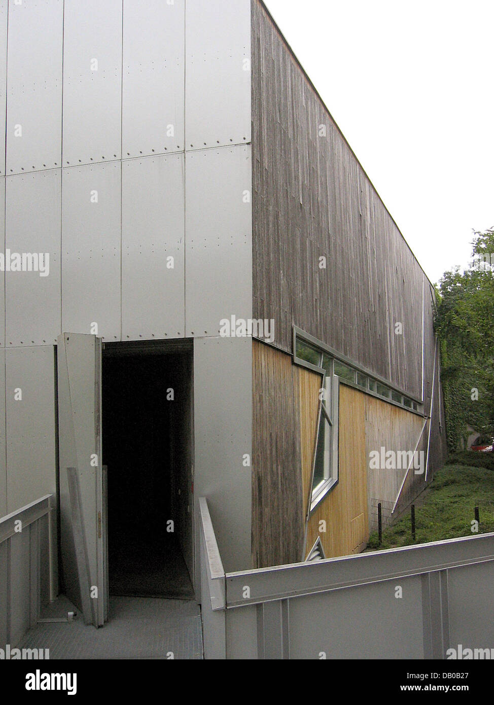 The photo shows the entrance of Felix Nussbaum Museum in Osnabrueck, Germany, 19 July 2007. The museum holds the world's largest collection of artworks by Felix Nussbaum, who was born in Osnabrueck in 1904 and murdered in Auschwitz in 1944. It was designed by US American architect Daniel Libeskind, who composed a building, which corresponds well to life and work of the artist. The  Stock Photo
