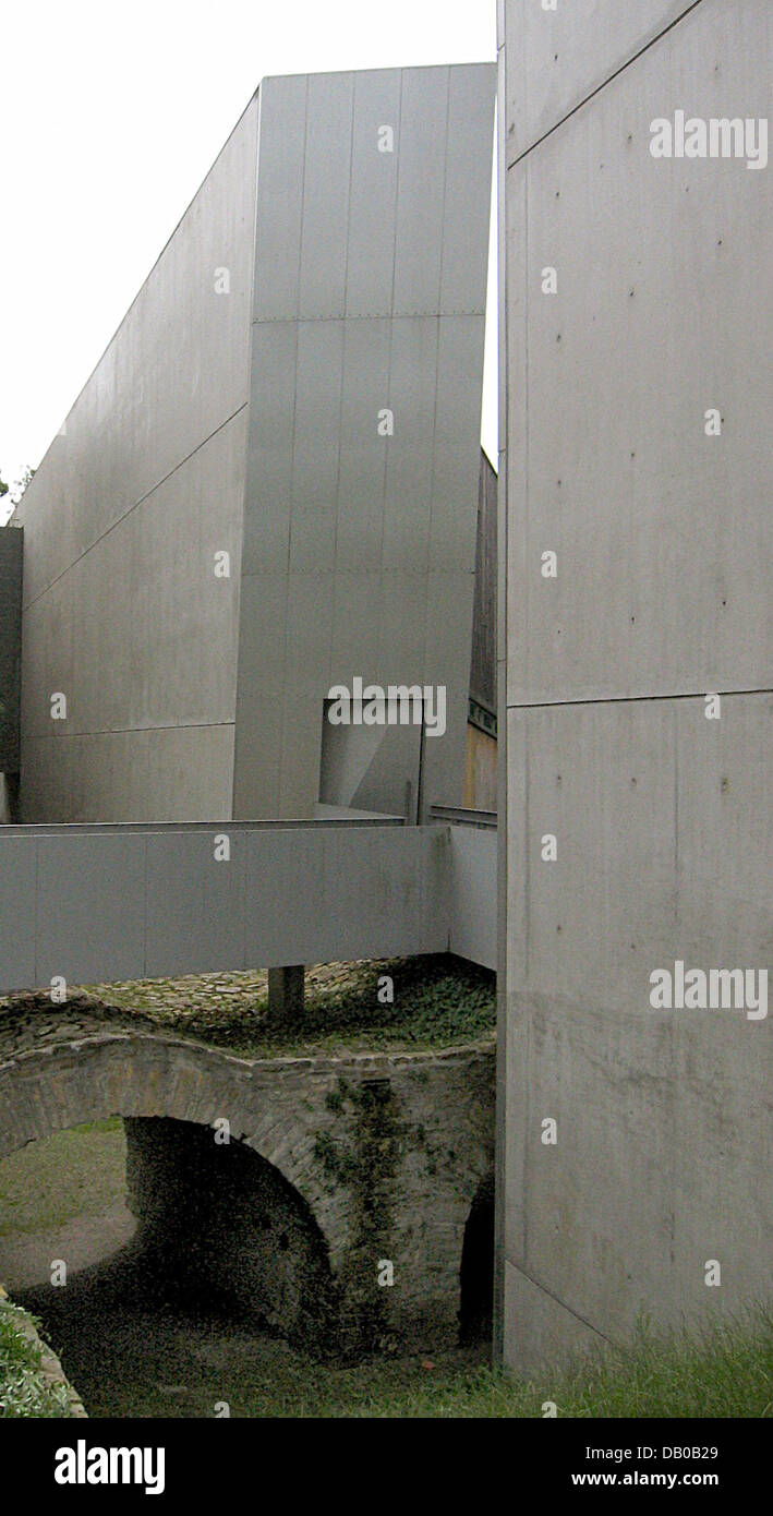 The photo shows the ramp leading to the entrance of the Felix Nussbaum Museum in Osnabrueck, Germany, 19 July 2007. The museum holds the world's largest collection of artworks by Felix Nussbaum, who was born in Osnabrueck in 1904 and murdered in Auschwitz in 1944. It was designed by US American architect Daniel Libeskind, who composed a building, which corresponds well to life and  Stock Photo