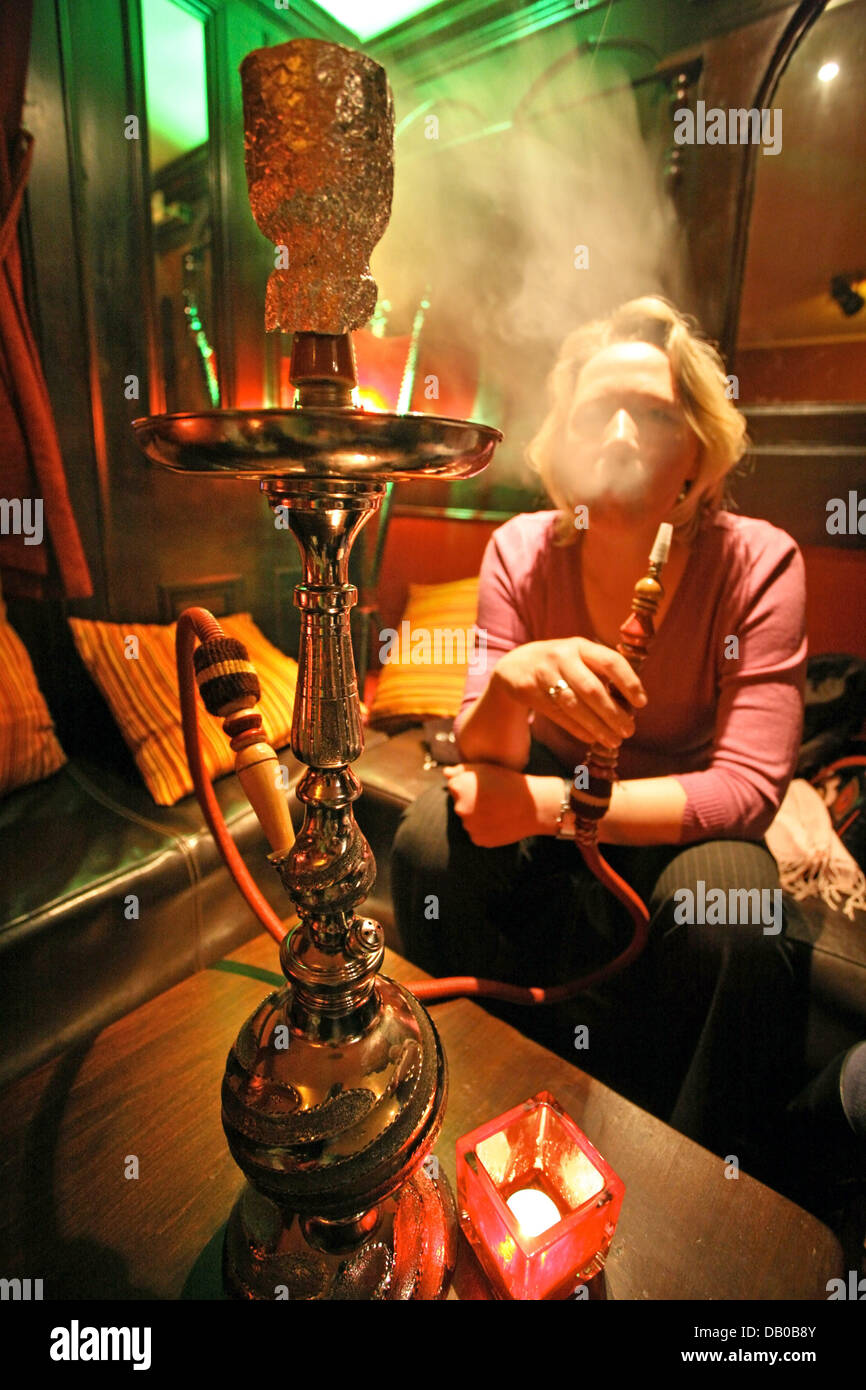 Shisha Bar High Resolution Stock Photography and Images Alamy