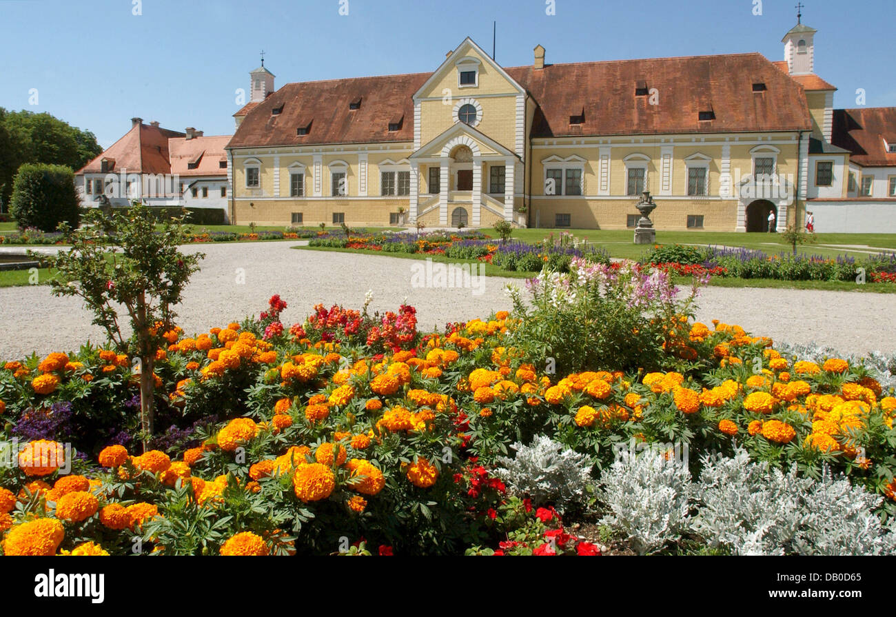 The Alte Schloss (Old Palace) is pictured in Schleissheim, Germany,  23 July 2007. The palace houses a subsidiary of the  Bavarian National Museum.  Photo: Horst Ossinger Stock Photo