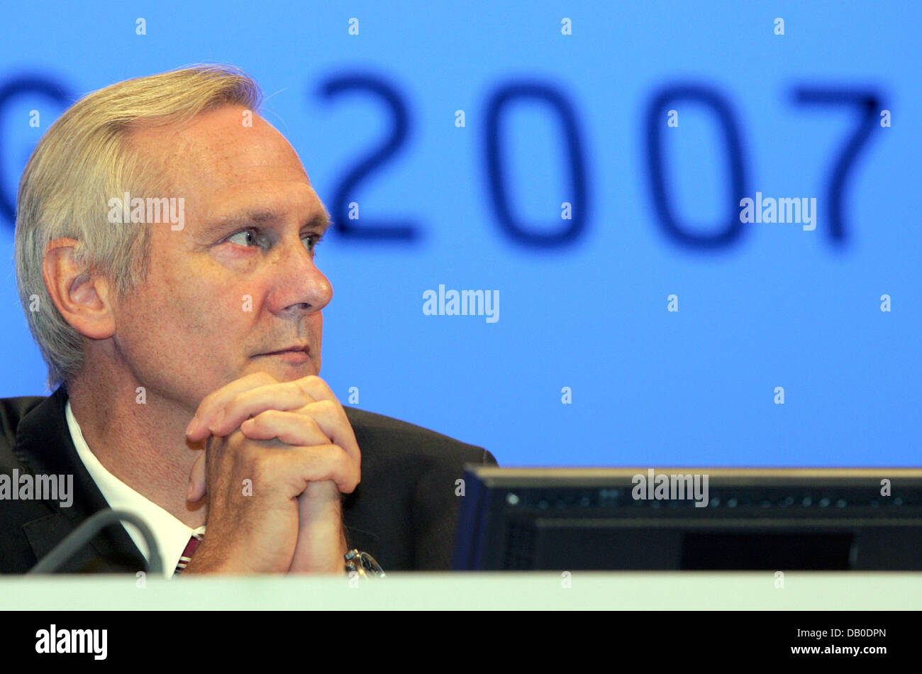 New spokesperson of the 'Vattenfall Europe' board, Hans-Juergen Cramer speaks during the general meeting of the Swedish power company in Berlin, Germany, 09 August 2007. Photo: Rainer Jensen Stock Photo