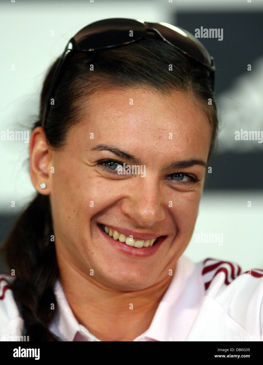 Russian pole vaulter Yelena Isinbayeva poses during a spnonsor's photo call prior to the 11th 'IAAF World Championships in Athletics' in Osaka, Japan, 24 August 2007. Olympic champion and world record holder Isinbayeva is fancied at the championships, beginning Saturday, 25 August. Photo: Gero Breloer Stock Photo