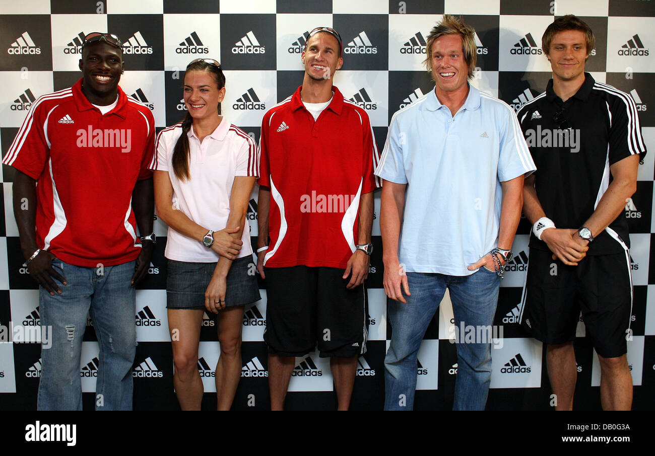 Athletes Derrick Atkins (Bahamas/100 meters), Russian pole vaulter Yelena Isinbayeva, US-American track athlete Jeremy Wariner, US-American darter Breaux Greer, and Norwegian javelin thrower Andreas Thorkildsen (L-R) pose during a spnonsor's photo call prior to the 11th 'IAAF World Championships in Athletics' in Osaka, Japan, 24 August 2007. The championship begins on Saturday, 25  Stock Photo