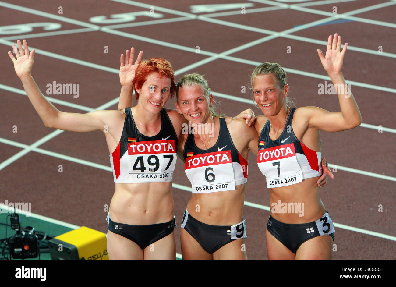 German heptathletes (L-R) Sonja Kesselschlaeger, Lilli Schwarzkopf and Jennifer Oeser wave to the spectators and cameramen after the heptathlton competition at the IAAF Athletics World Championships at Nagai stadium in Osaka, Japan, 26 August 2007. Schwarzkopf finished fifth, Oeser seventh and Kesselschlaeger 13th. Photo: Gero Breloer Stock Photo