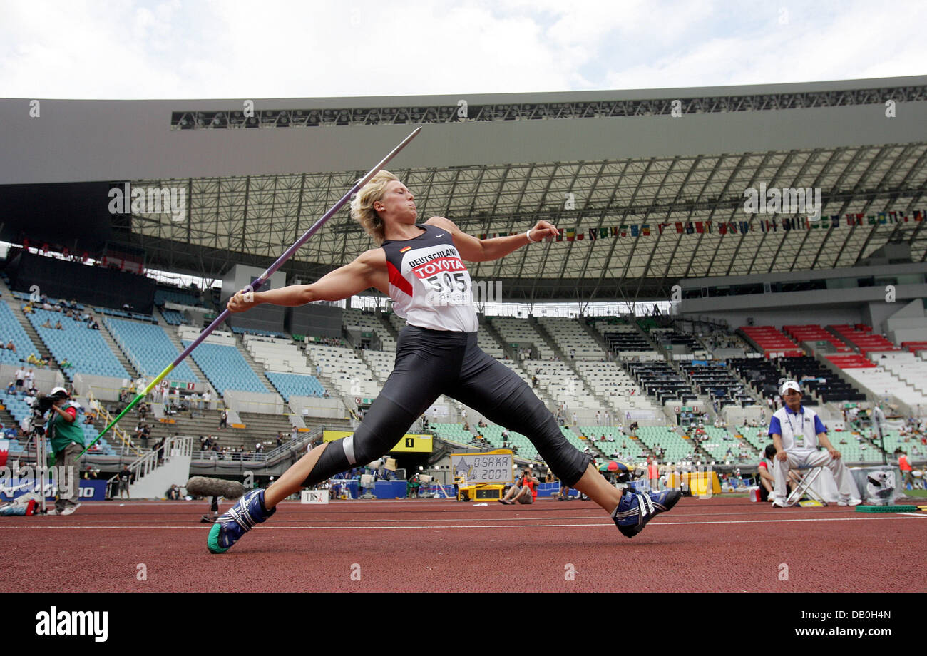 The picture shows German athlete Steffi Nerius javelin throwing during