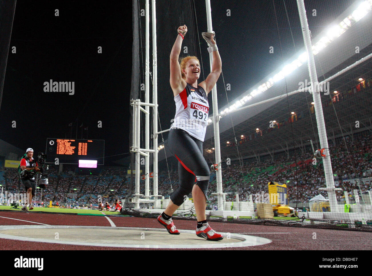 Female Hammer Throw Stock Photos & Female Hammer Throw Stock Images Alamy