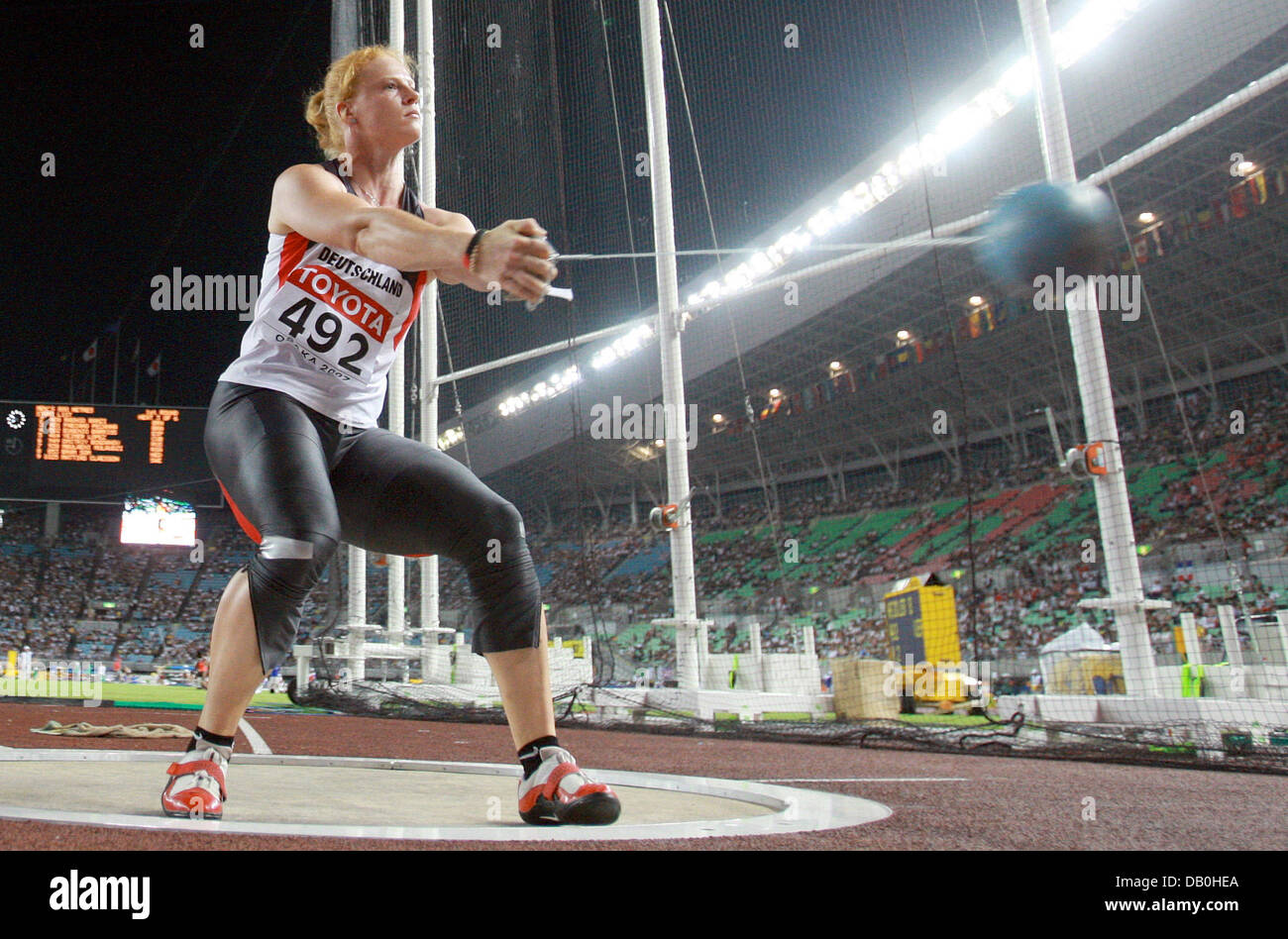Female hammer throw hires stock photography and images Alamy
