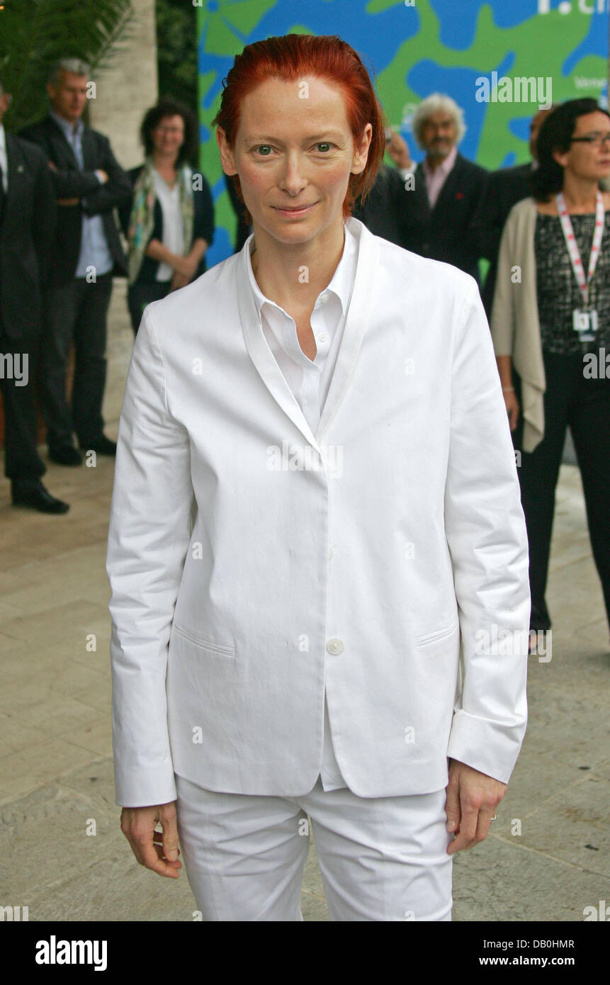 British actress Tilda Swinton arrives at the press conference of her film 'Michael Clayton' during the 64th 'Venice Film Festival' at Palazzo del Casino in Venice, Italy, 31 August 2007. Photo: Hubert Boesl Stock Photo