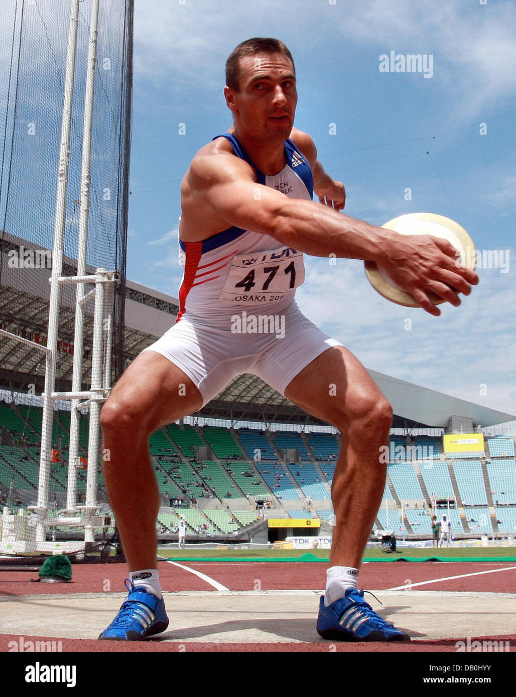 Czech Roman Sebrle sspins for his attempt in the Decathlon Discus of the 11th IAAF World Championships in Athletics at Nagai stadium of Osaka, Japan, 01 September 2007. Photo: Gero Breloer Stock Photo