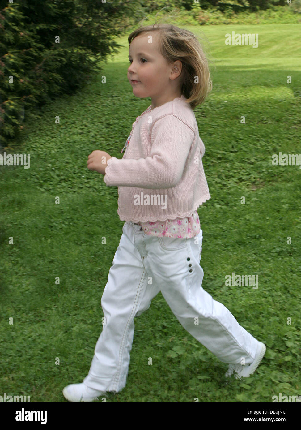 Princess Ingrid Alexandra of Norway walks in the park of her parents' house in Skaugum, Norway, Monday, 3 September 2007. Photo: Albert Nieboer (NETHERLANDS OUT) Stock Photo