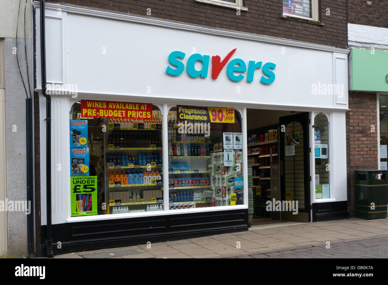 Savers shop hi-res stock photography and images - Alamy
