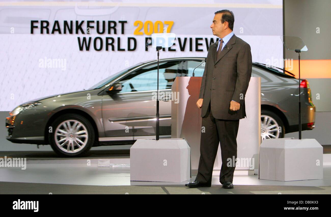 Carlos Ghosn CEO of Renault presents his company's newest model 'Laguna' at the Jahrhunderthalle congress and concert hall as part of the International Motor Show 2007, Frankfurt Main, 10 September 2007. The IAA runs from 13 to 23 September 2007 and is regarded as the world's most important car trade fair. 260 new models will be presented at the IAA 2007 88 of them are world premie Stock Photo
