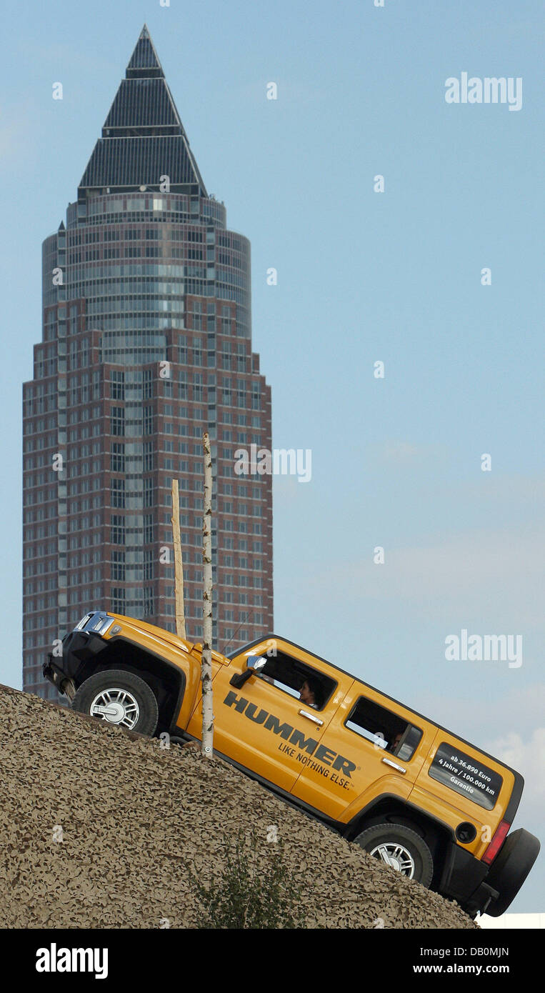 A Hummer goes uphill during a presentation at the off-road premises of the the International Motor Show (IAA) in Frankfurt Main, Germany, 13 September 2007. The IAA runs from 13 to 23 September 2007 and is regarded the world's most important car trade fair. Photo: Arne Dedert Stock Photo