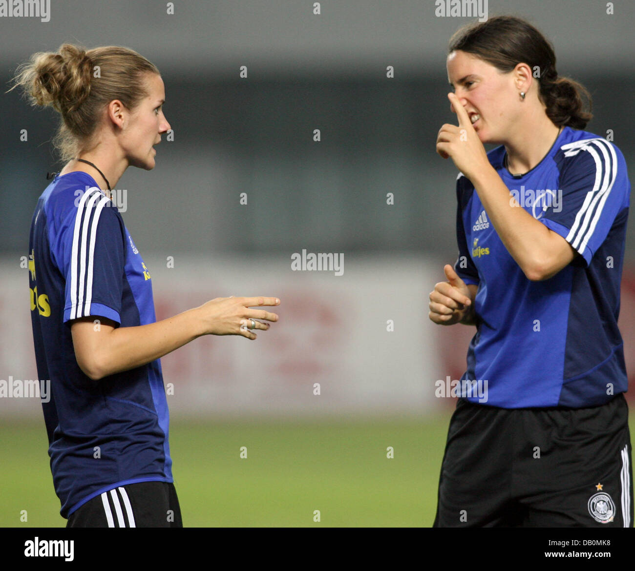 Players of the German national women's soccer team, Birgit Prinz (R ...