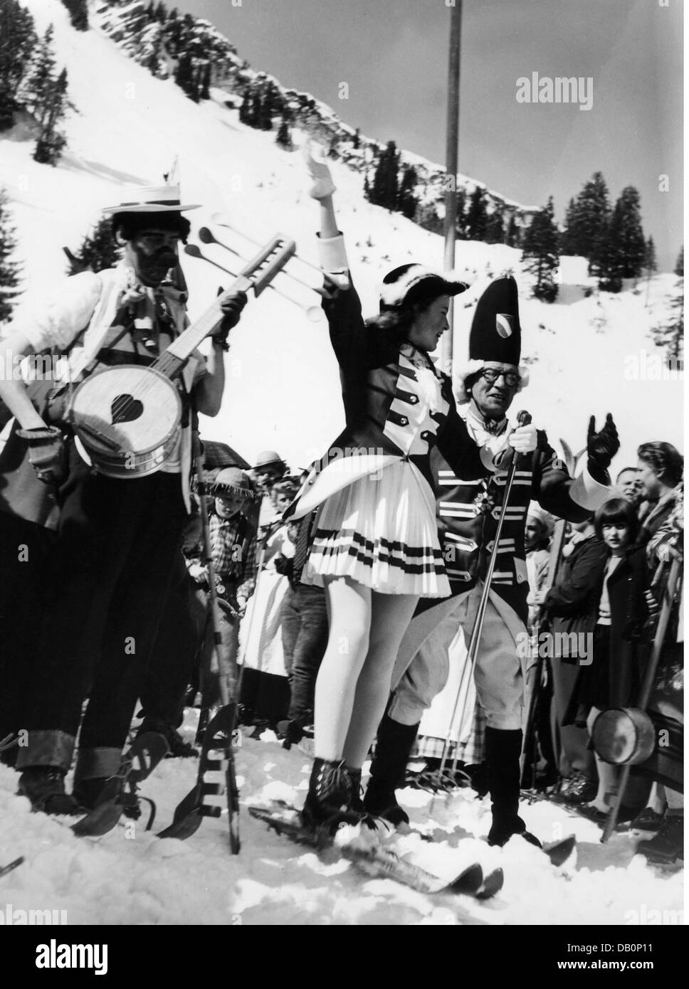 festivities, carnival, carnival on skis, skiers wearing costumes of the Cologne Carnival, Firstalm, Schliersee, 1957, Additional-Rights-Clearences-Not Available Stock Photo