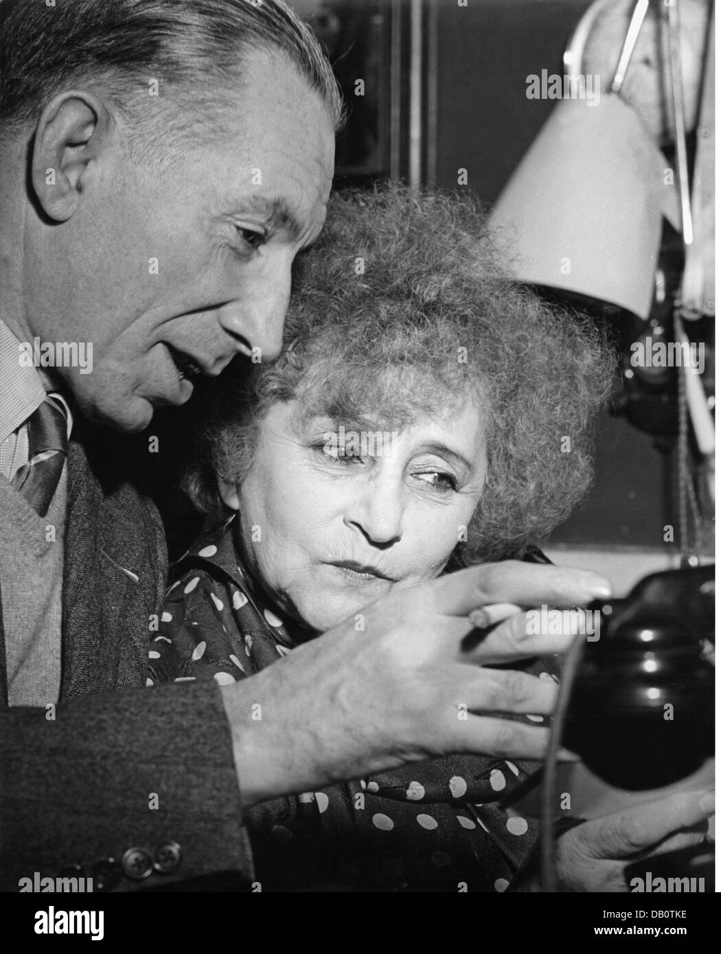 Colette, Sidonie Gabrielle 28.1.1873 - 3.8.1954, French author / writer, half length, with husband Maurice Goudeket, circa 1950, Stock Photo