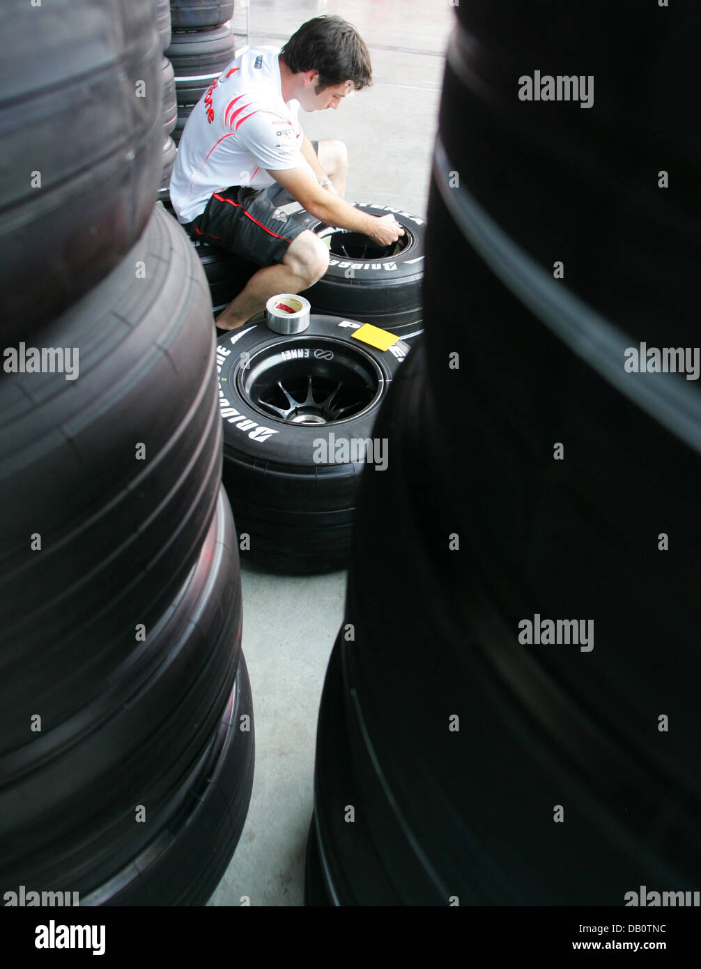 A McLaren Mercedes team member controls tyres for the 2007 Formula 1 Turkish Grand Prix at Istanbul Park race track near Istanbul, Turkey, 23 August 2007. Photo: Roland Weihrauch Stock Photo