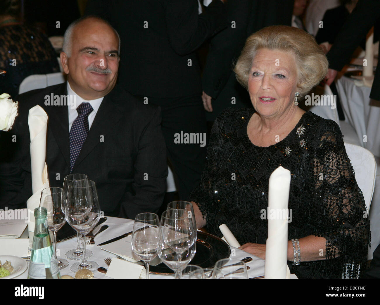 Queen Beatrix of the Netherlands (R) and Prince Hassan of Jordan (L) attend the international gala evening introducing the Centre for European Studies in Berlin, Germany, 24 September 2007. The German Foreign Office invited numerous celebrities to the event that hosted Queen Beatrix as Guest of Honour. Photo: Jens Kalaene Stock Photo