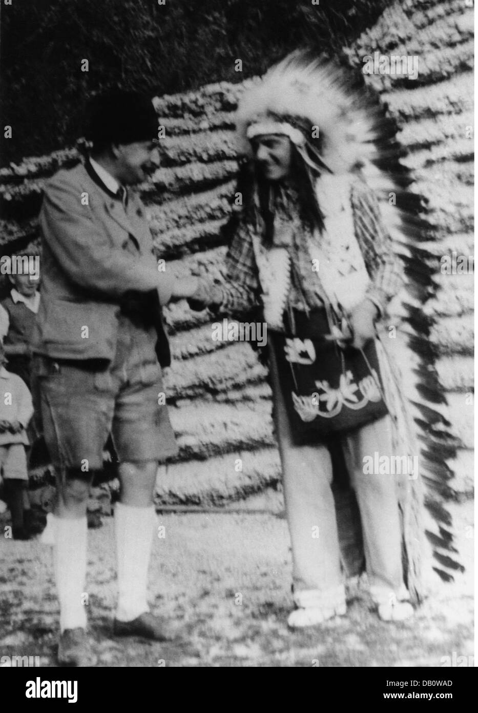 leisure, western cultural association, Red Indian having conversation with Heinz Heck, director of the Hellabrunn zoo, Munich, 1930s, Additional-Rights-Clearences-Not Available Stock Photo