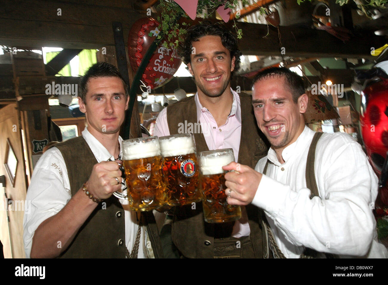 Bayern Munich players Miroslav Klose (L-R), Luca Toni (Italy) and Franck Ribery (France) clink their beer mugs during the Oktoberfest in Munich, Germany, 30 September 2007. The 174th Oktoberfest, the biggest fair of the world, is expected to attract around six million visitors until its closing day on 07 October 2007. Photo: Johannes Simon Stock Photo