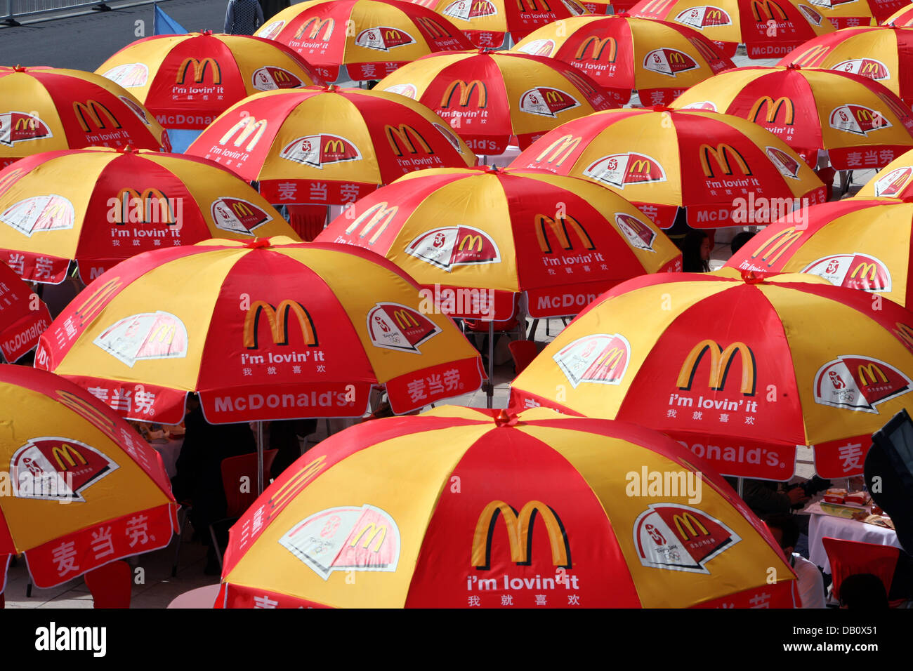 The picture shows umbrellas by fast-food chain McDonald's in Beijing,  China, 10 October 2007. Photo: Alexander Becher Stock Photo - Alamy