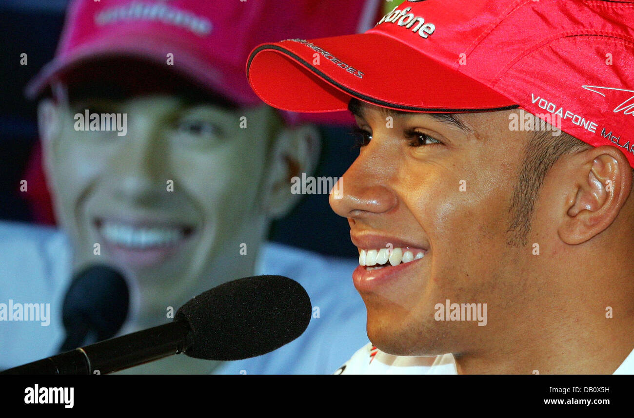 British Formula One pilot Lewis Hamilton (L) and his Spanish teammate Fernando Alonso of McLaren Mercedes smile during a press conference prior to the Brazilian Formula One Grand Prix at Interlagos Circuit in Sao Paulo, Brazil, 18 October 2007. The season's final race will be held on 21 October. Photo: GERO BRELOER Stock Photo