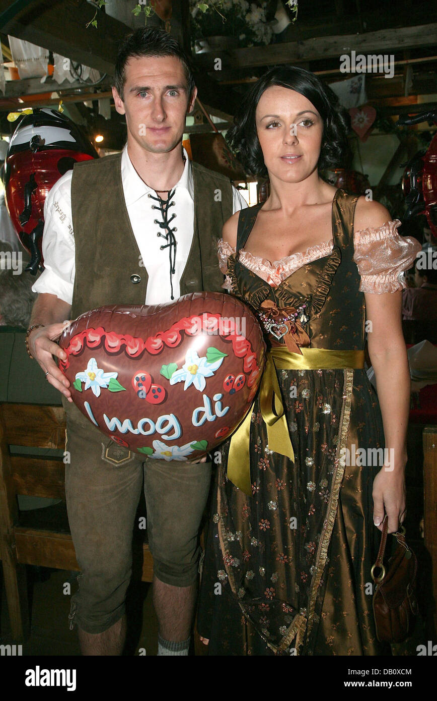 Bayern Munich player Miroslav Klose and his wife Sylwia are pictured at the Oktoberfest in Munich, Germany, 30 September 2007. A section of the Kaefer beer tent had been reserved for the  Bayern Munich team. The 174th Oktoberfest, the biggest fair of the world, is expected to attract around six million visitors until its closing day on 07 October 2007. Photo: Johannes Simon pool Stock Photo