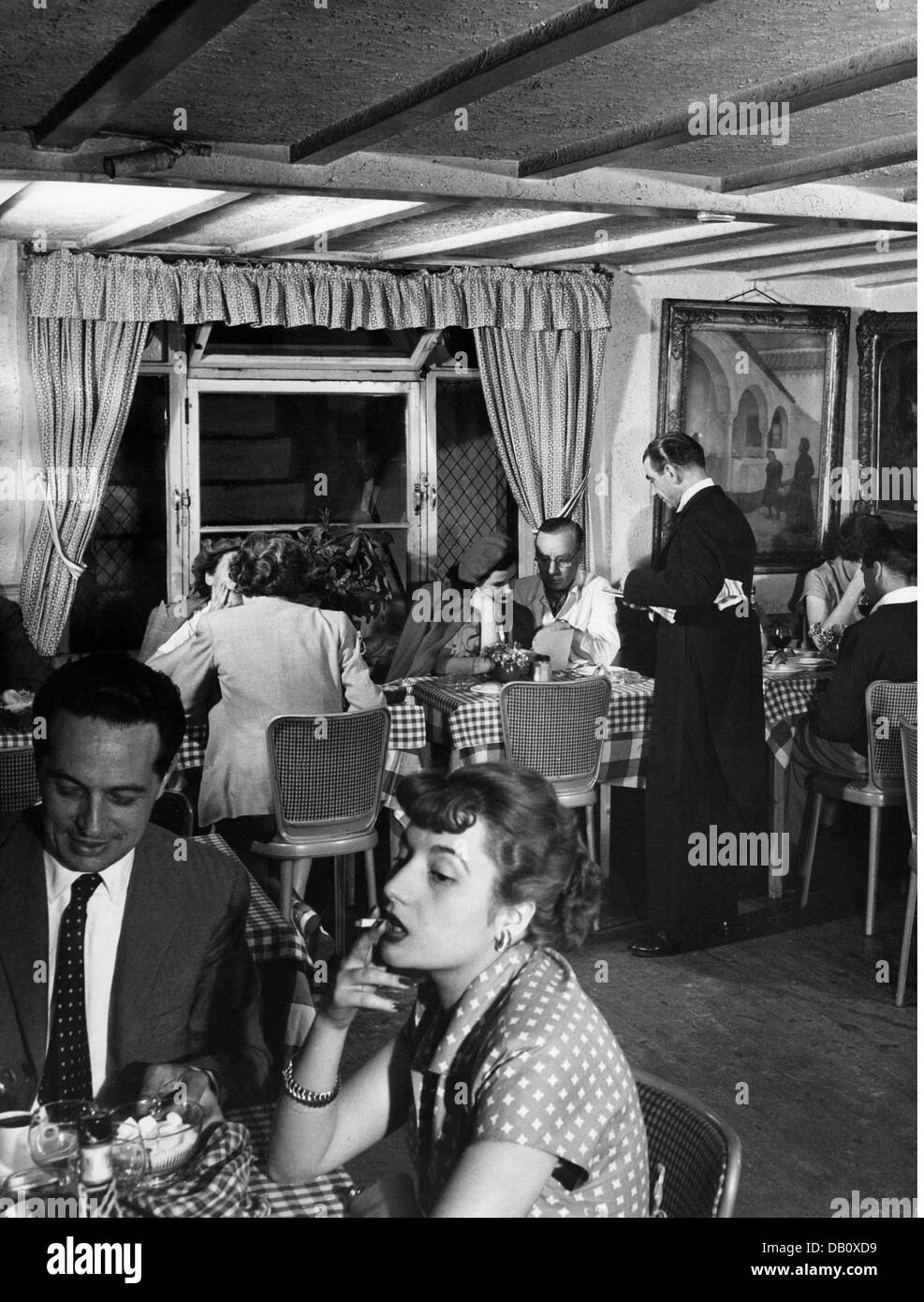 geography / travel, Great Britain, London, gastronomy, 'Pheasantry Club', Chelsea, interior view, July 1950, Additional-Rights-Clearences-Not Available Stock Photo