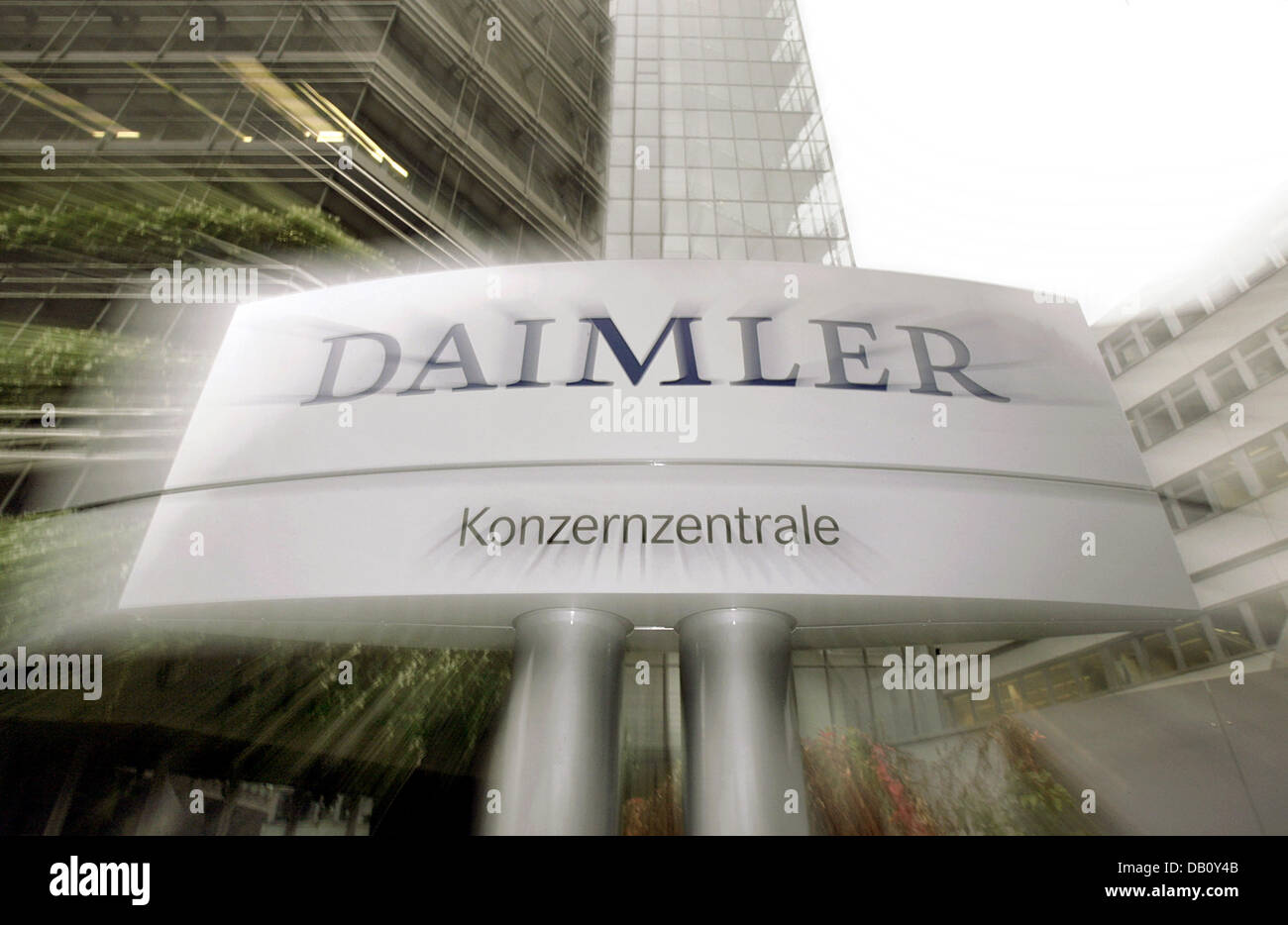 The picture shows a company label reading 'Daimler corporate head office' (Daimler Konzernzentrale) in front of the company's factory in Stuttgart, Germany, 05 October 2007. Car manufacturer DaimlerChrysler has now also carried out its break-off from US-American subsidiary Chrysler by name. Yesterday's extraordinary shareholders' meeting determined the renaming as Daimler AG with a Stock Photo