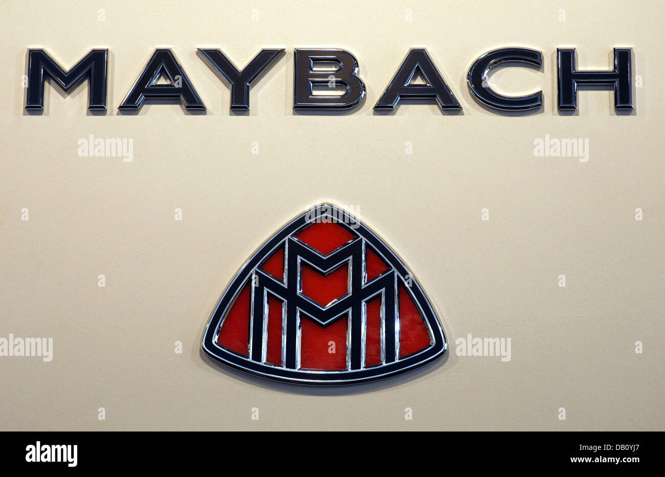 The logo of luxury car manufacturer Maybach pictured at the 62nd International Motor Show IAA in Frankfurt Main, Germany, 19 September 2007. Photo: Frank Rumpenhorst Stock Photo