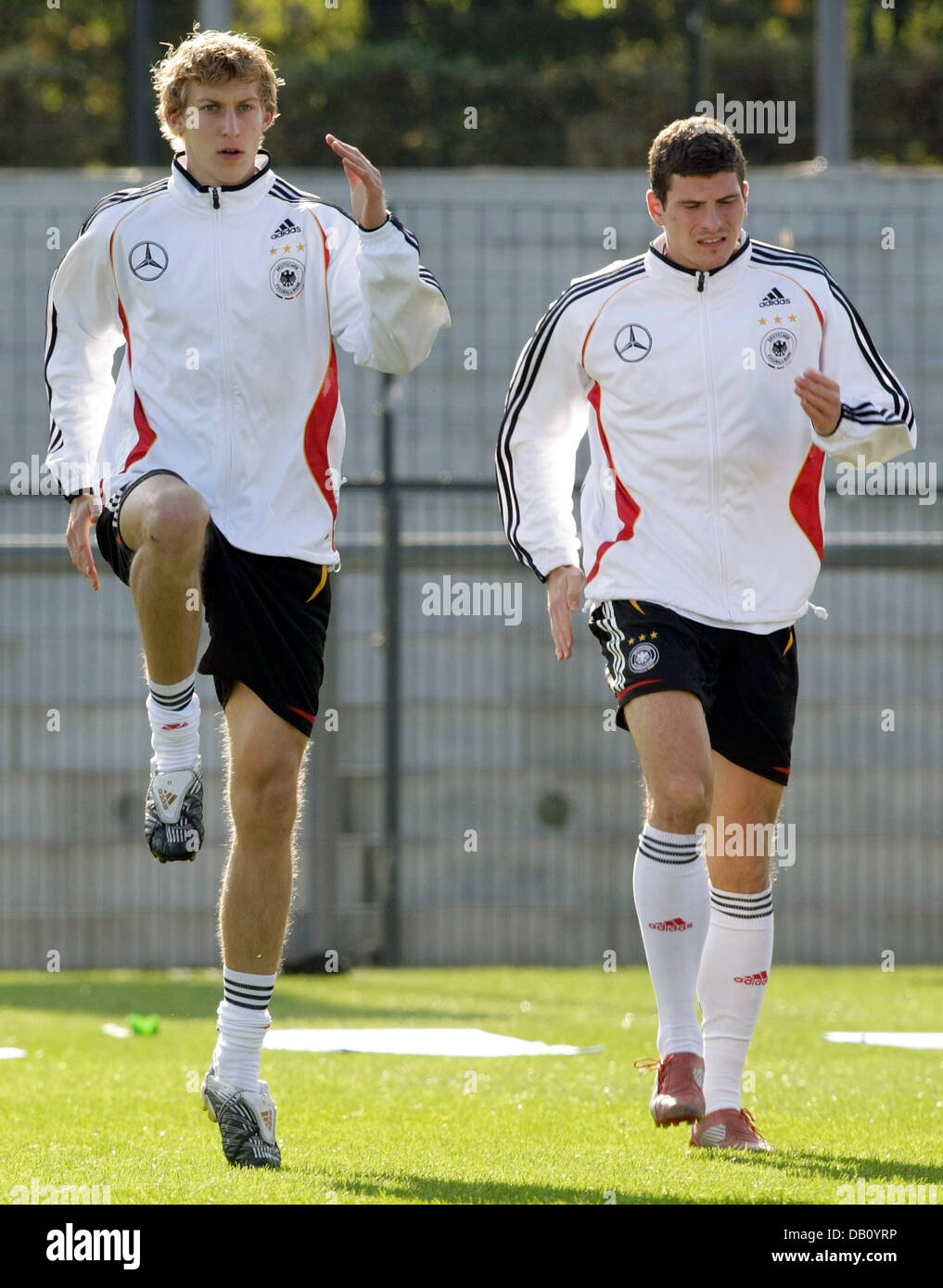 German national soccer player Stefan Kiessling (L) and Mario Gomez team warm-up during the training the German team in Berlin, Germany, 10 October 2007. The German team faces Ireland in Dublin on 13 October 2007 in a qualifier for the European Football Championship 2008. Photo: Soeren Stache Stock Photo