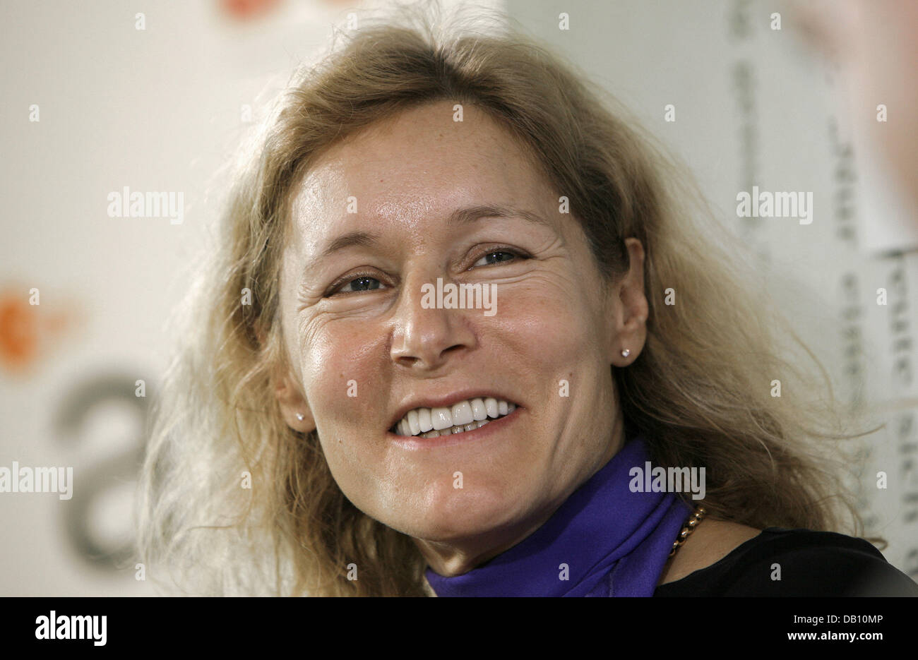US American author Irene Dische pictured at the 2007 Frankfurt Book Fair in Frankfurt Main, Germany, 12 October 2007. She spoke about her new book, title of the German edition 'Der Doktor braucht ein Heim' on the so called blue sofa. Photo: Frank May Stock Photo