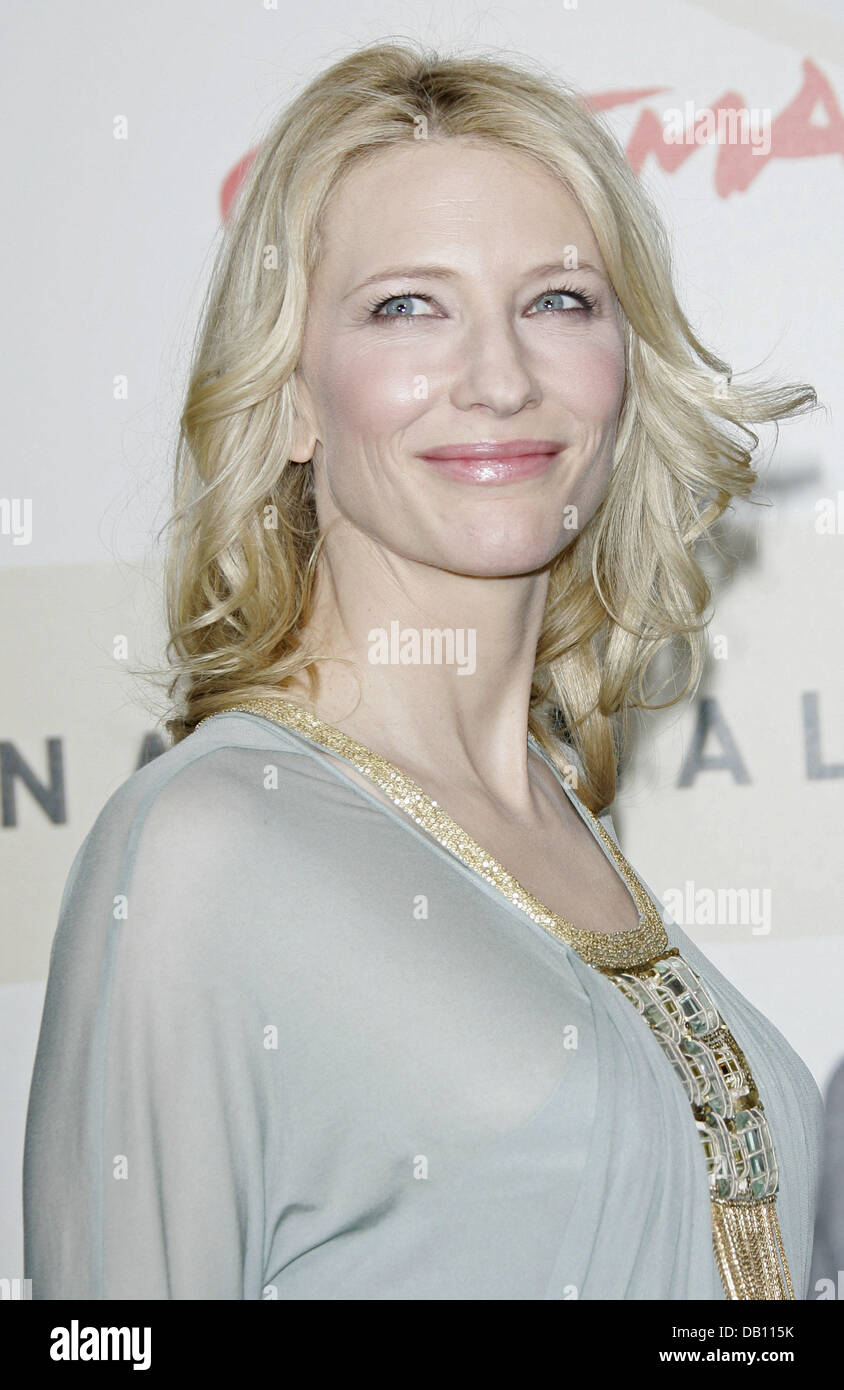 Actress Cate Blanchett poses prior to the press conference for the film 'Elizabeth: The Golden Age' at the Auditorium Parco De La Musica during the 2nd Rome Film Fest in Rome, Italy, 19 October 2007. Photo: Hubert Boesl Stock Photo
