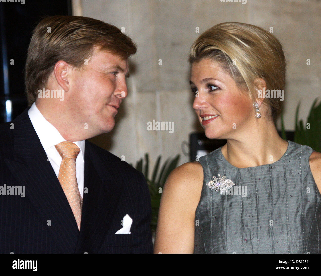 the-picture-shows-dutch-crown-princess-maxima-r-with-her-husband-crown-DB1286.jpg