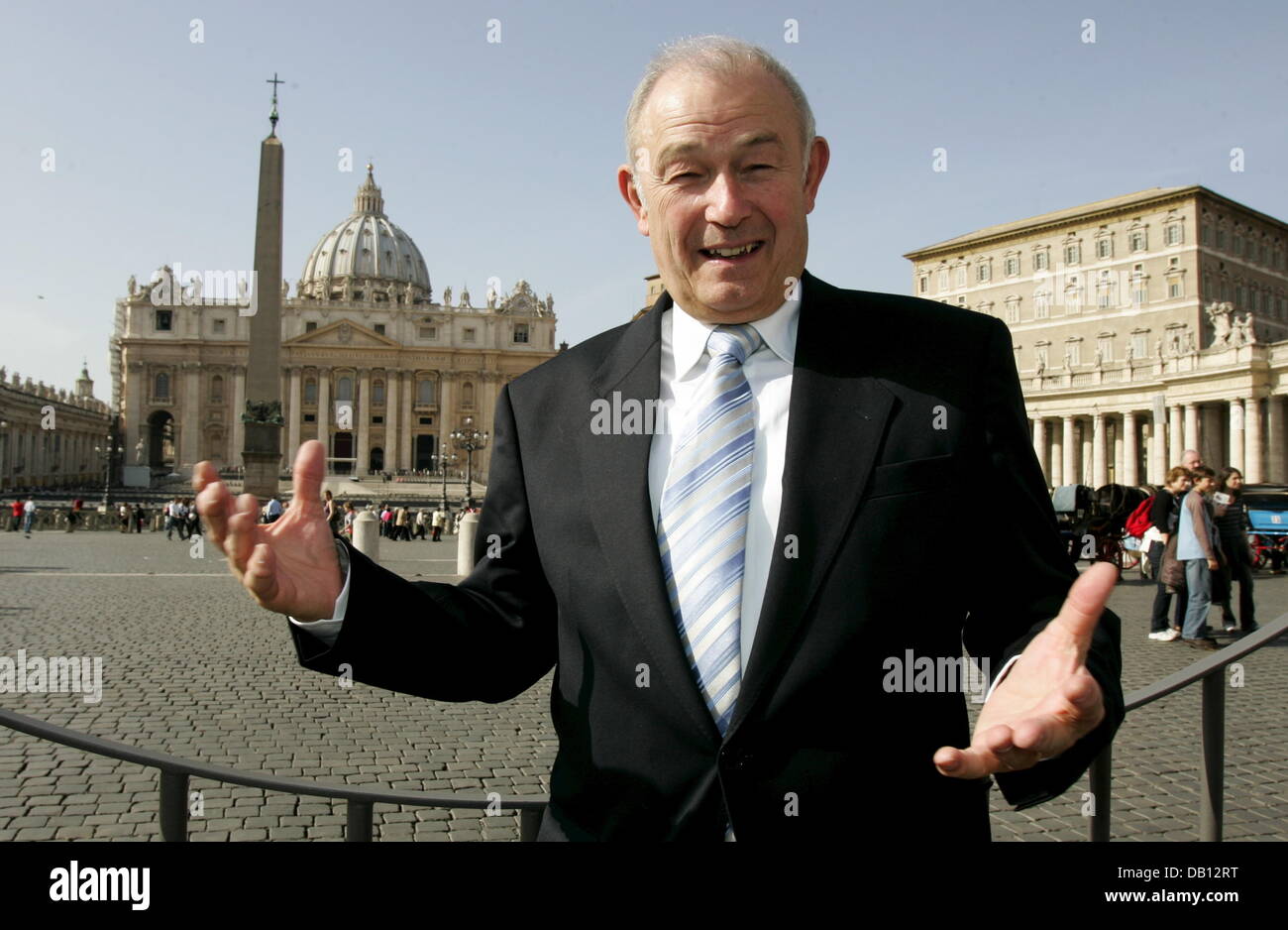 Bavarian Prime Minsiter Guenther Beckstein poses on Saint Peter?s Square of Vatican City, Vatican City State, 27 October 2007. Beckstein was granted by private audience by Pope Benedict XVI and will visit a concert of the Symphonic Orchestra of the Bavarian Broadcast, which is attended also by the pontiff. The concert with Beethoven?s 9th Symphony and - on the Pope?s request - the  Stock Photo