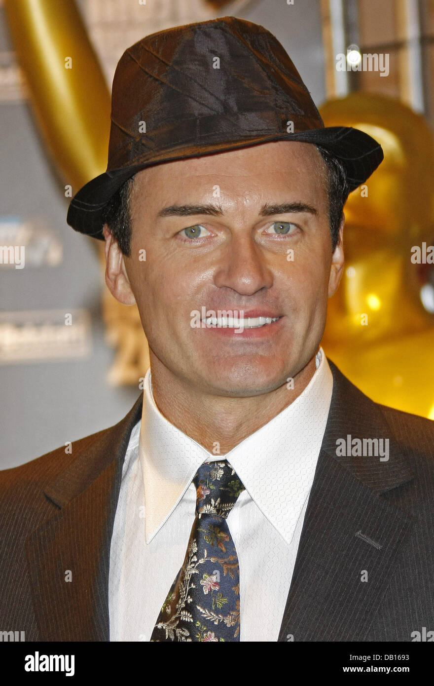 Show host Julian McMahon arrives at the 2007 World Music Awards taking place at the Sporting Club in Monte Carlo, Monaco, 04 November 2007. Photo: Hubert Boesl Stock Photo
