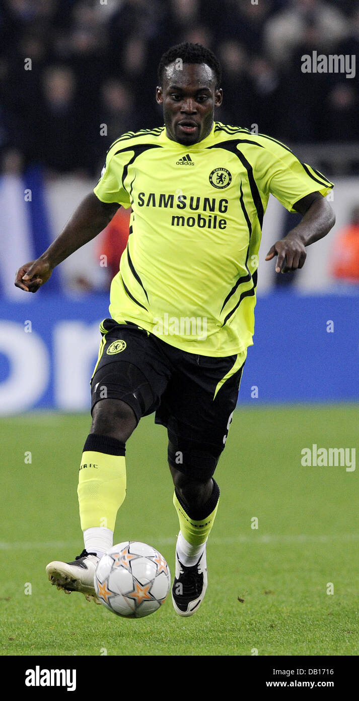 Michael Essien of FC Chelsea is shown in action during the Champions League match against FC Schalke 04 at Veltins Arena in Gelsenkirchen, Germany, 06 November 2007. The match ended in a 0-0 draw. Photo: Achim Scheidemanns Stock Photo