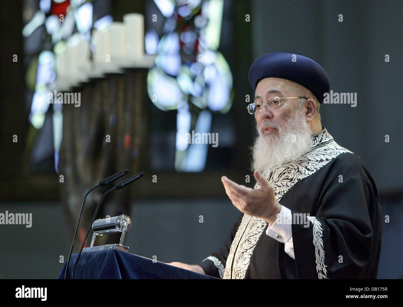Israeli chief rabbi Schlomo Moshe Amar speaks in the synagogue in ...