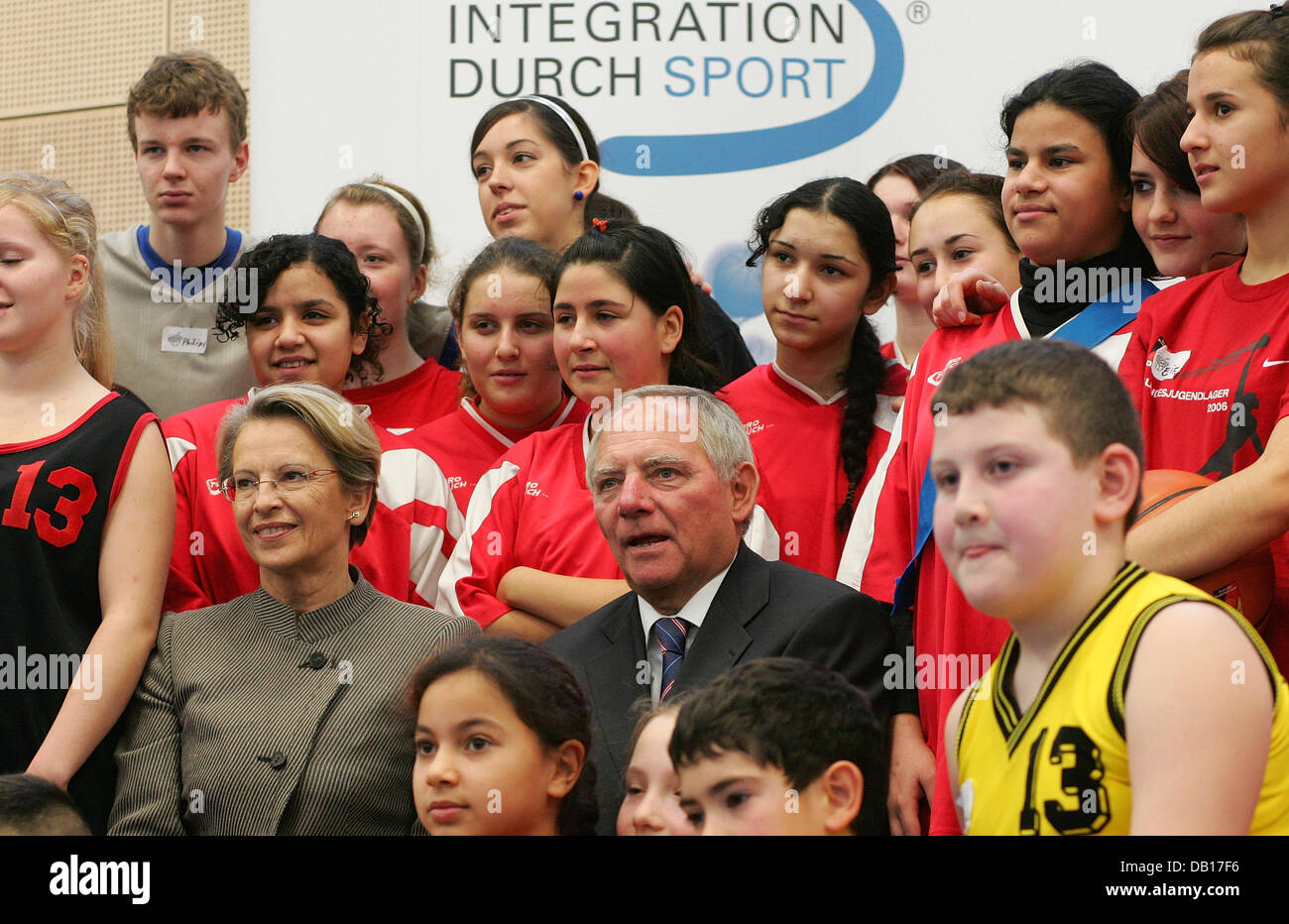 German Minister of the Interior, Wolfgang Schaeuble (centre, R) and his French counterpart Michele Alliot-Marie sit an smile between youths for a group photo in Berlin, Germany, 12 November 2007. The two visited  'Weddinger Wiesel e.V.' basketball club and the women's soccer club of 'Herbert-Hoover-Oberschule'. The French President and members of the French government arrived in Be Stock Photo