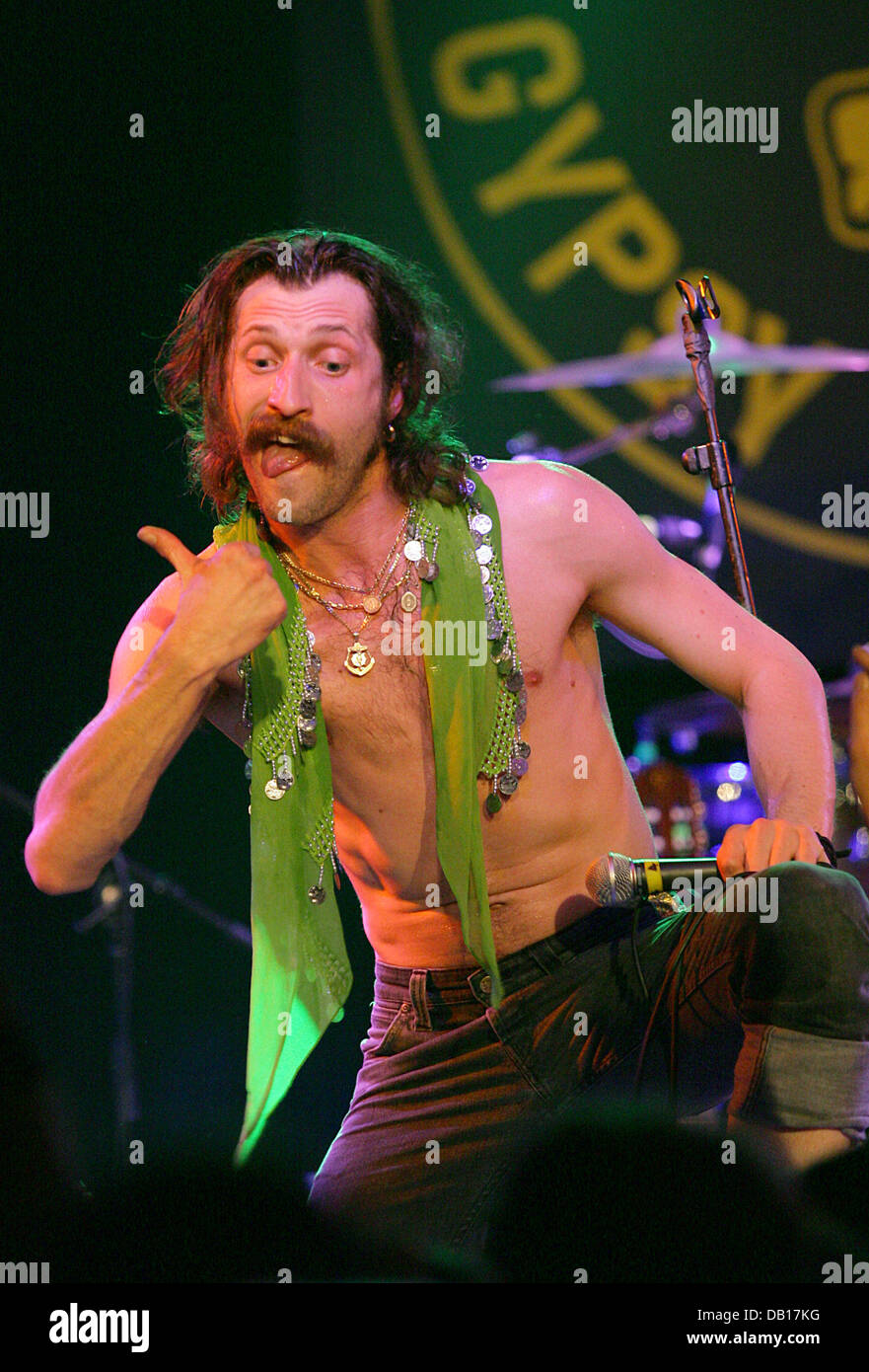 Eugene Hutz, singer of the 'Gipsy Punk' band 'Gogol Bordello' performs at  the band's tour start in a disco in Frankfurt Main, Germany, 12 November  2007. Photo: Uwe Anspach Stock Photo - Alamy