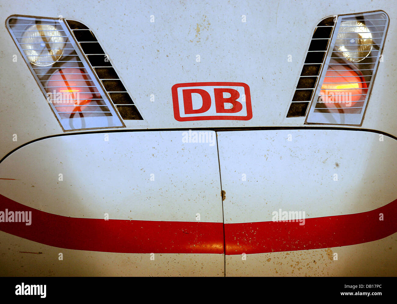 An ICE express train is pictured at the main train station with red rear lights in Cologne, Germany, 14 November 2007. The union representing the majority of Germany's train drivers called a renewed strike to hit goods and passenger traffic simultaneously. GDL boss Manfred Schell announced on Tuesday in Frankfurt that the union's members would cease work on goods trains from midday Stock Photo