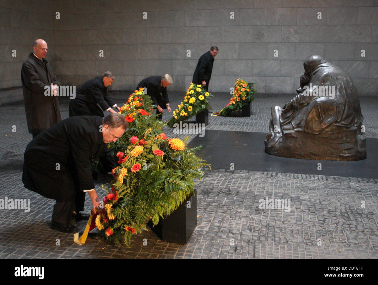 President of the Constitutional Court of Germany, Hans-Juergen Papier, President of the Bundestag, Norbert Lammert, German President Horst Koehler, President of the Federal Council, Ole von Beust, and Minister of Defence, Franz-Josef Jung (L-R) lay down wreath in front of Kaethe Kollwitz's sculpture 'Mother with her Dead Son' at the New Watchhouse (Neue Wache) on 'Volkstrauertag' i Stock Photo