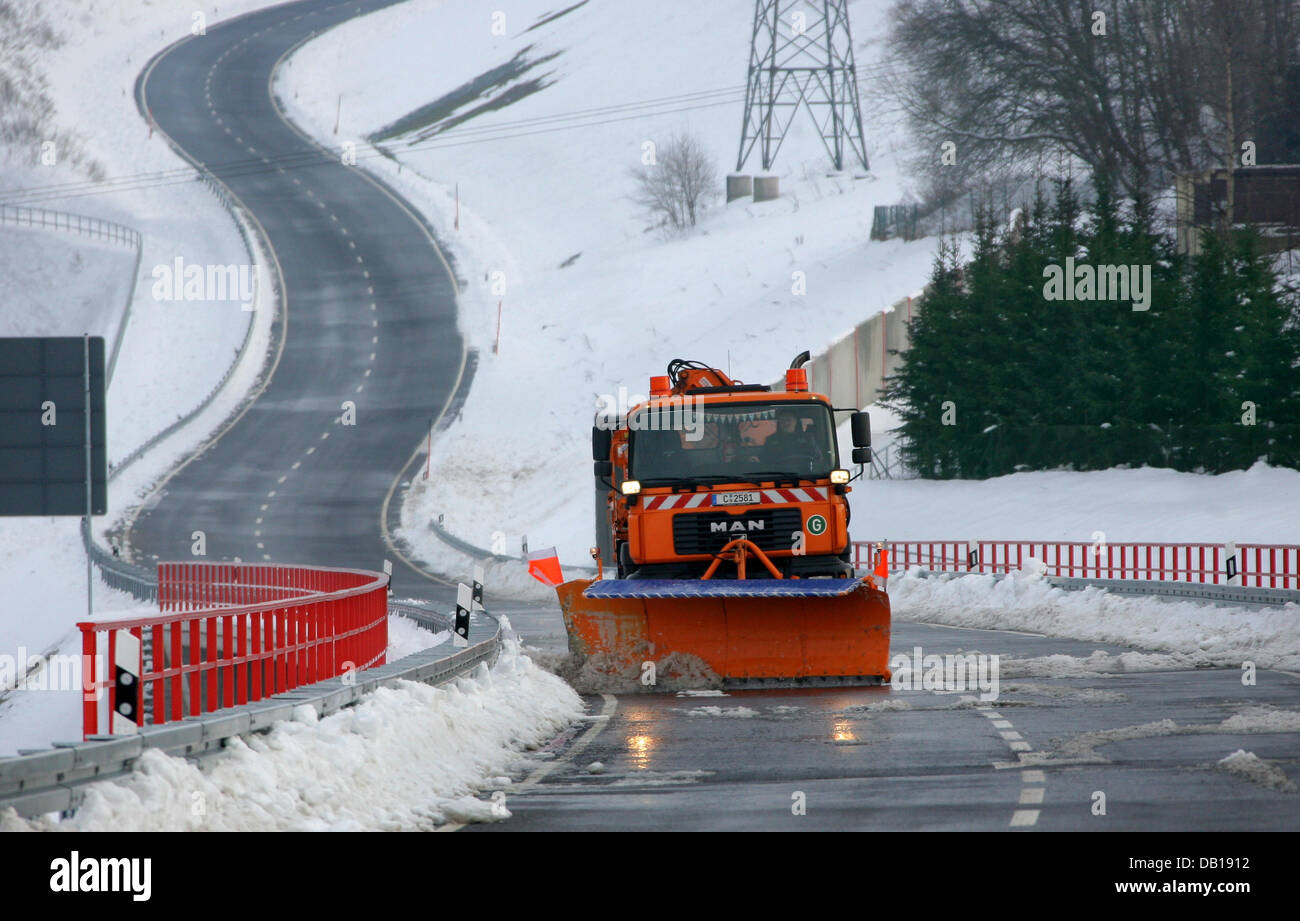 A snowplough is shown in action on Marienberg's new bypass road, a section of the B 174 connecting Chemnitz and Reitzenhain, in Marienberg, Germany, 20 November 2007. The road, which cost 27 million euro to finish, will be opened for the public traffic 23 November. Eleven bridges were constructed to complete the 10 kilometres long road, built to unburden Marienberg of its heavy tra Stock Photo