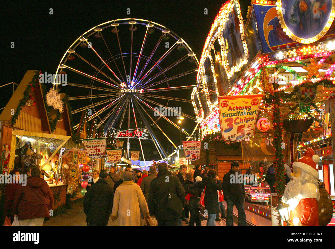 Visitors walk over the christmas market on the new market square in