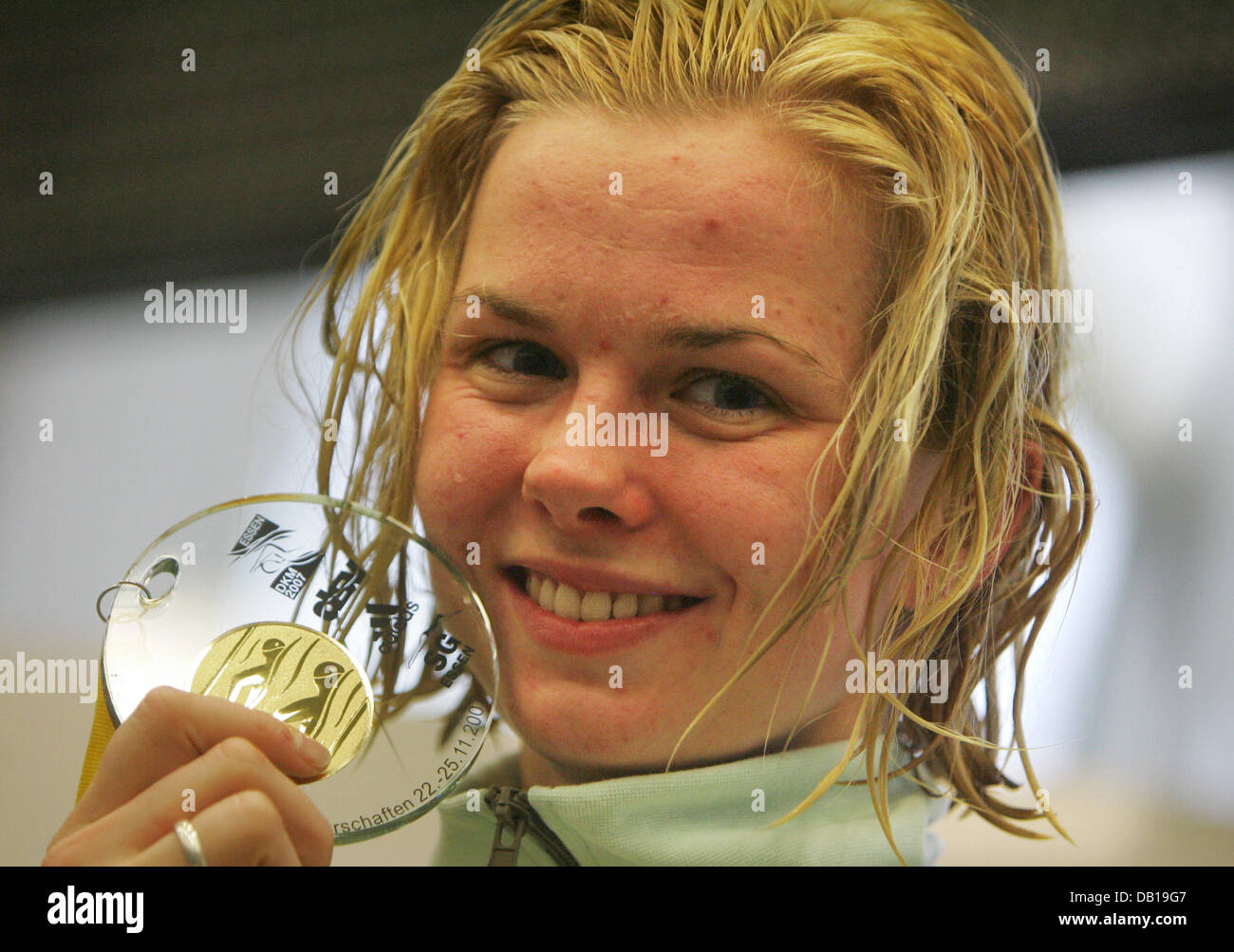 Britta Steffen of Germany smiles with her gold medal won in the 100m Freestyle at the German Swimming Short Track Championship 2007 in Essen, Germany, 23 November 2007. Steffe won in 54.45 seconds meeting the standards for an entry in the European Championships carried out in December. Some 700 athletes of 151 clubs compete until 25 November in 36 individual and four relay competit Stock Photo