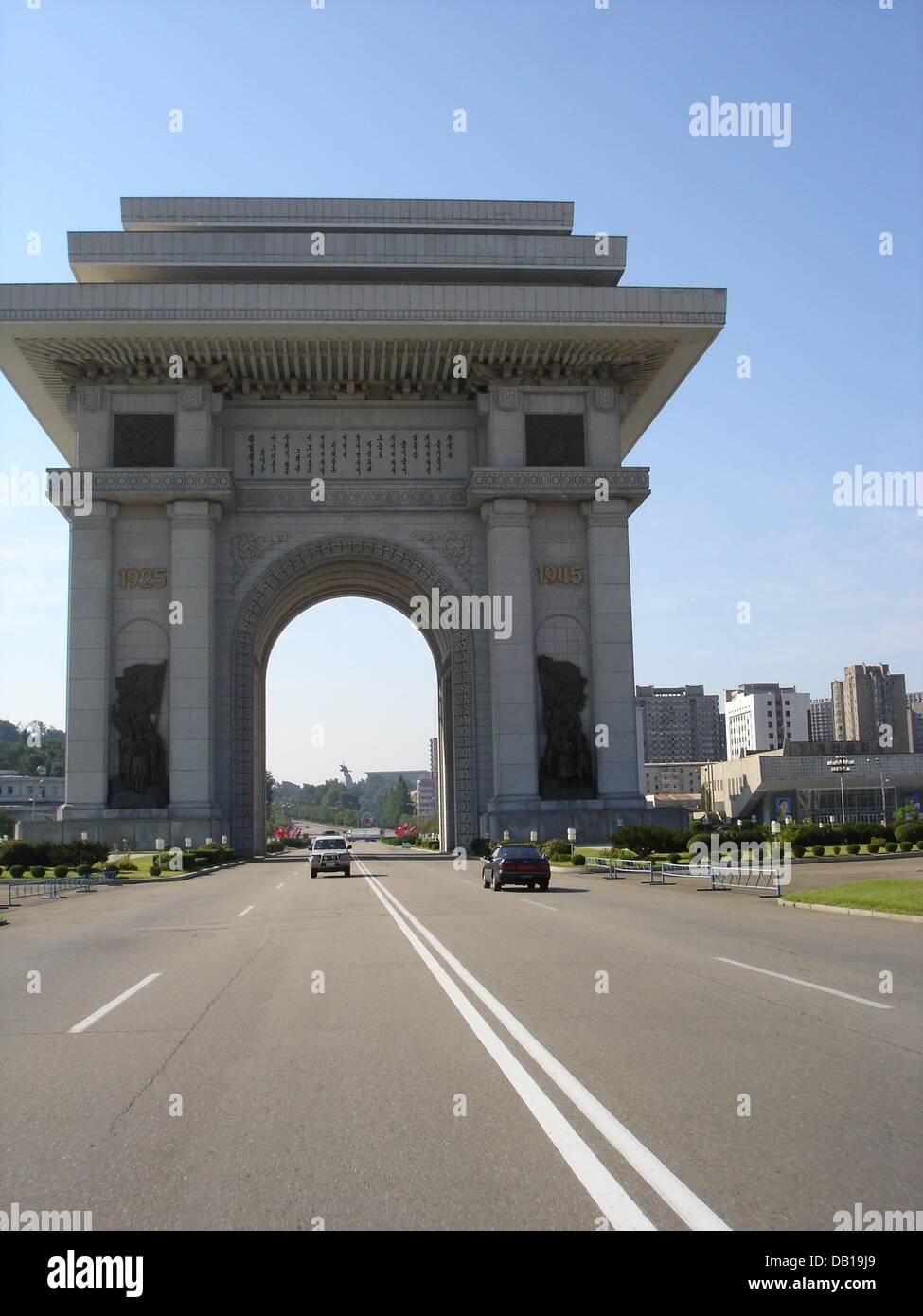 The picture shows the 70-metres tall triumphant arch in Pyongyang, North  Korea, 09 September 2007. The arch symbolises the heroalized return of  state founder Kim Il Sung from the country's liberation fights