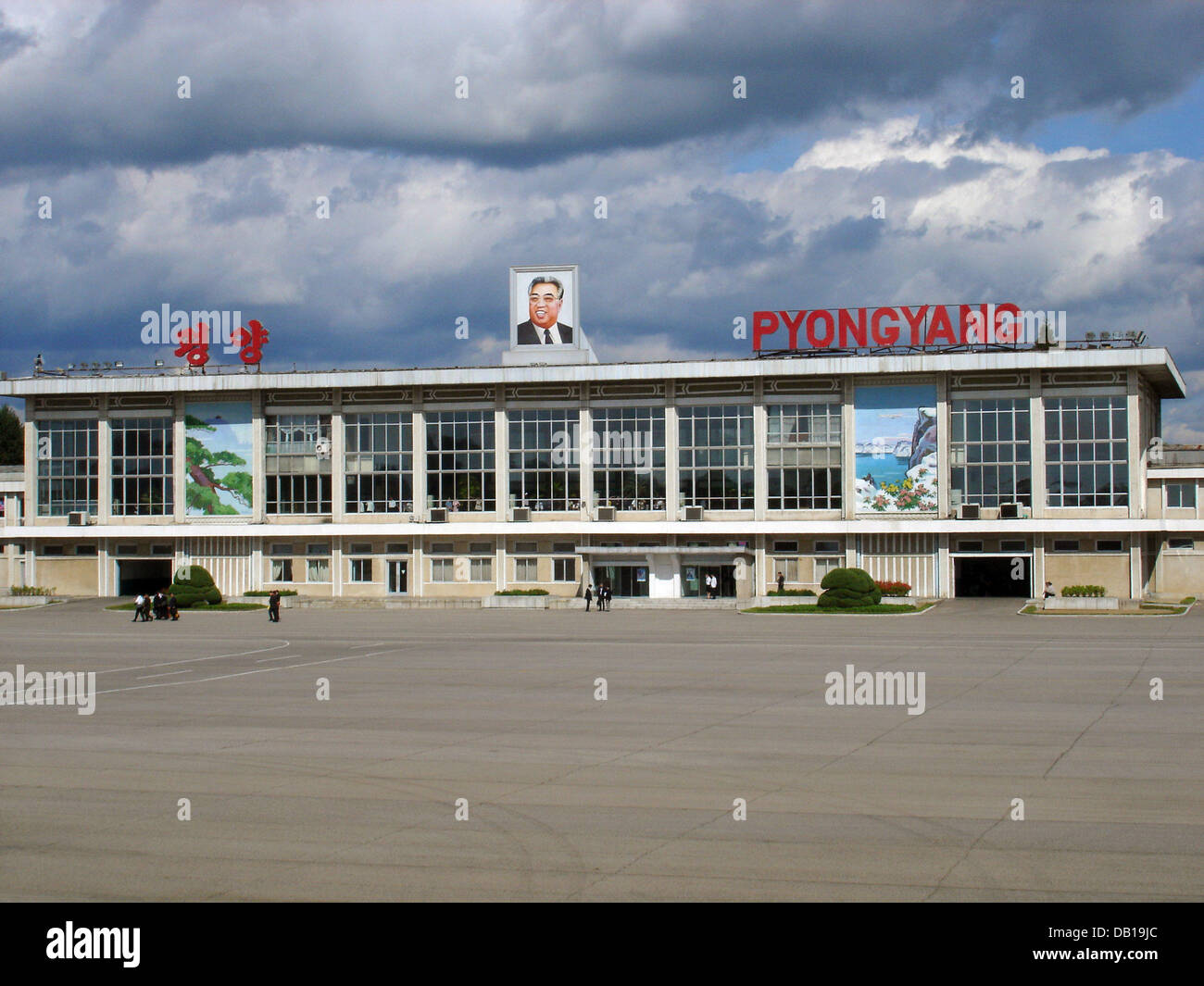 The picture shows the airport with an image of state founder Kim Il Sung on the roof in Pyongyang, North Korea, 08 September 2007. The few visitors allowed to enter the country as tourists are mostly members of groups of friendship with Juche, North Korea's official state ideology doctrine brought up in 1955 by then state leader Kim Il Sung and based on an autonomous way to sociali Stock Photo