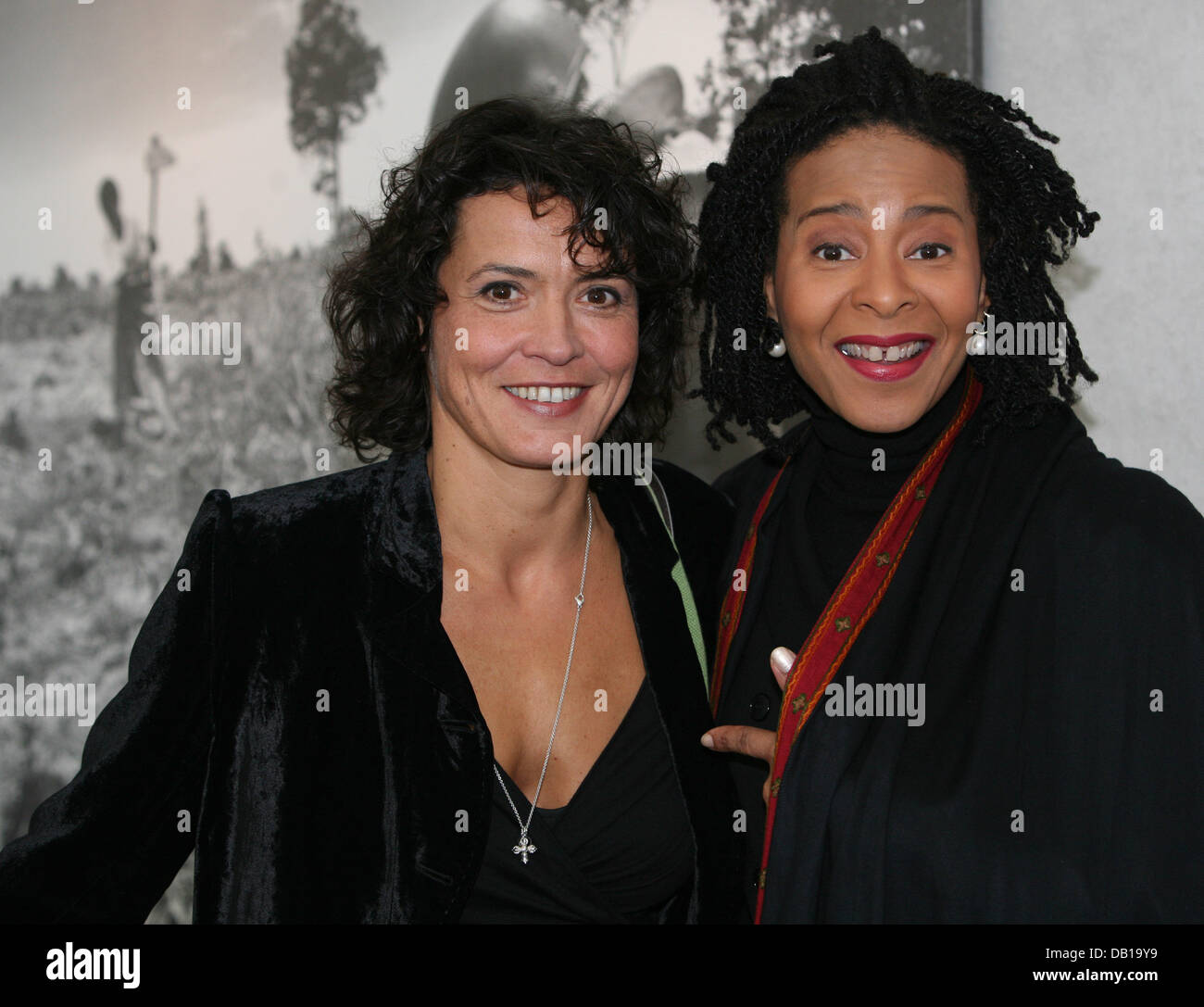 US soul singer Jocelyn B. Smith (R) smiles with German actress Ulrike Folkerts pictured during the vernissage of landmine exhibition 'Explosive Heritage of War' at Paul Loebe House in Berlin, Germany, 27 November 2007. Photo: Stephanie Pilick Stock Photo